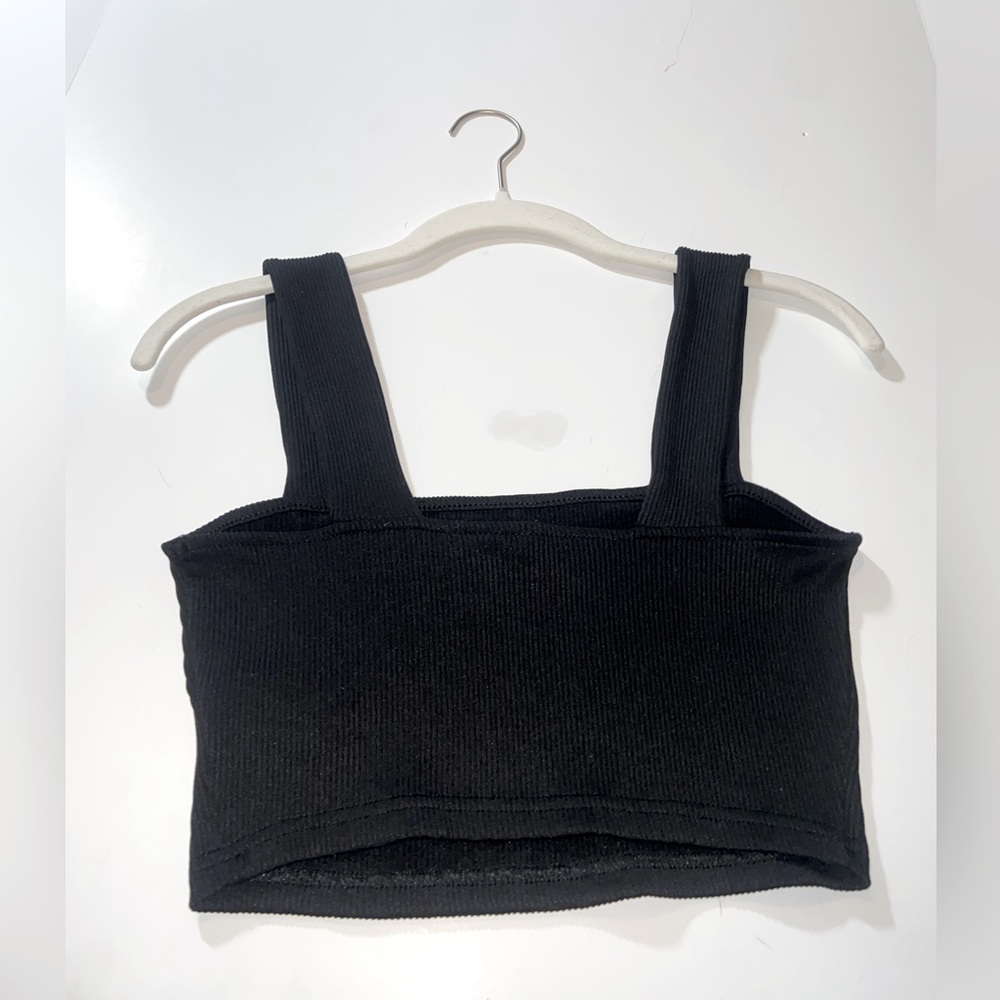 Black crop tank top. Size: Small Condition: hardly worn
